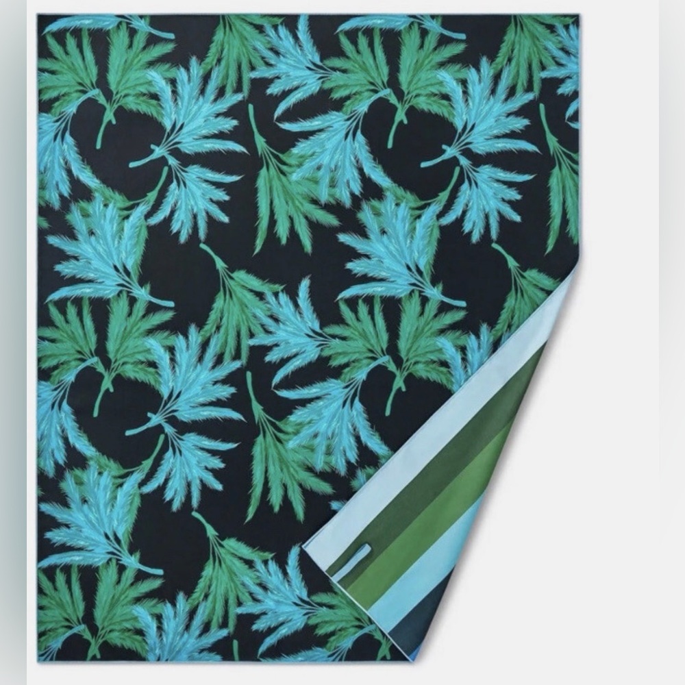 Fe Noel Blue and Green Palm-Print blanket/wrap